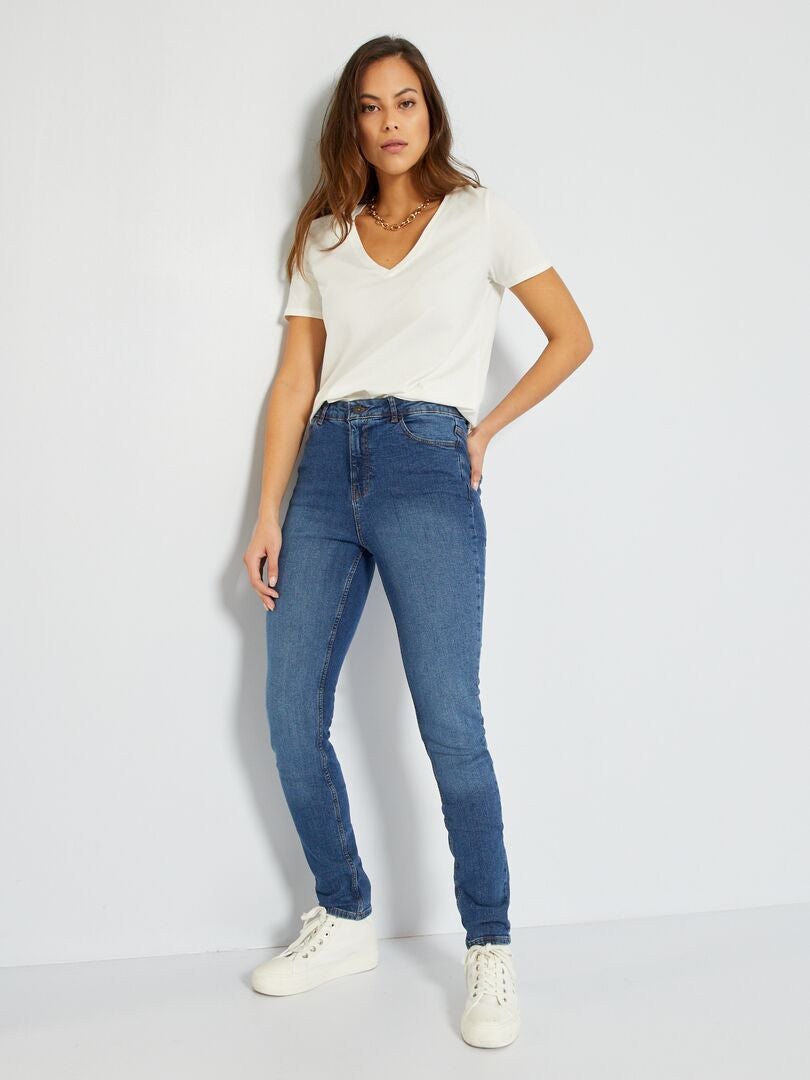 Un look chic et tendance : offrez-vous ce jean slim taille haute à 15 € chez Kiabi