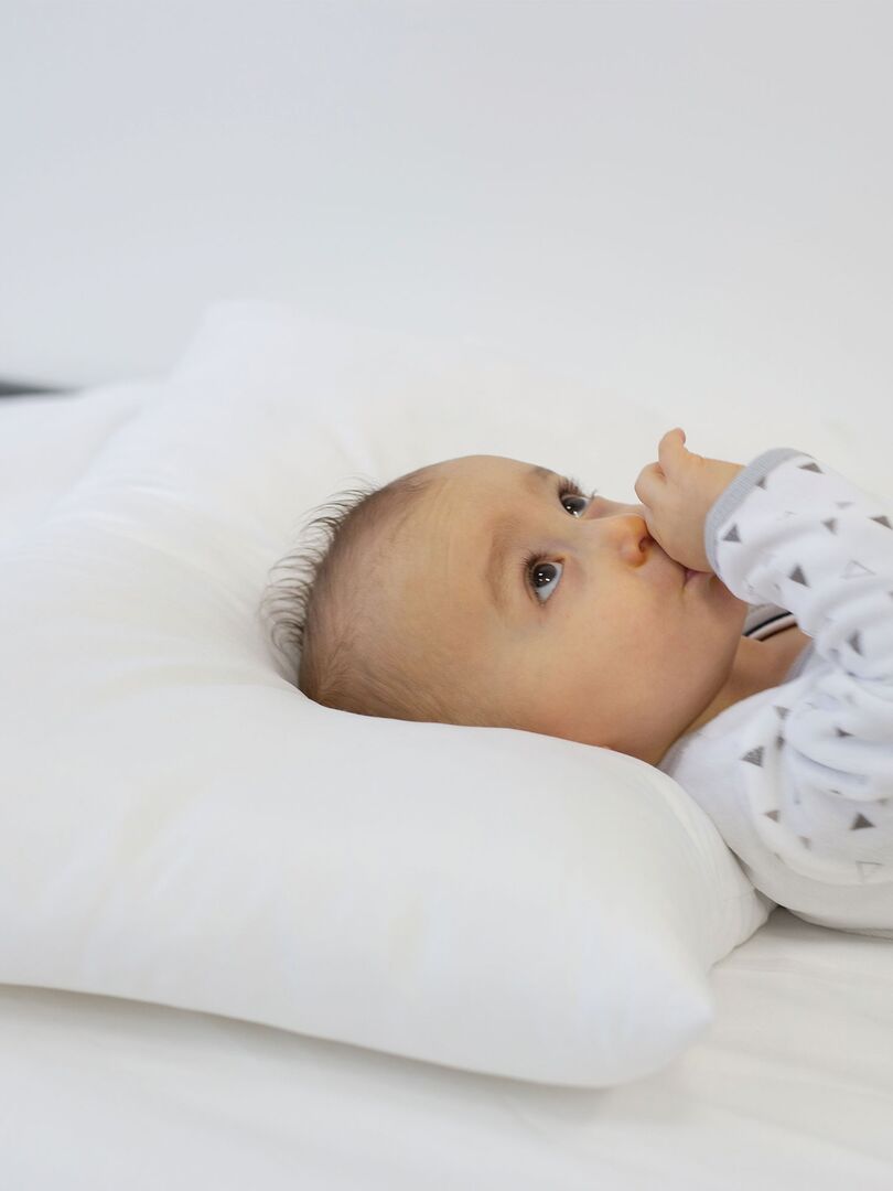 Offrez le parfait confort à votre enfant avec cet oreiller microfibre Kiabi !