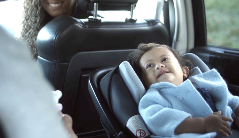 Sièges auto et rehausseurs : comment bien attacher son enfant - Le Parisien