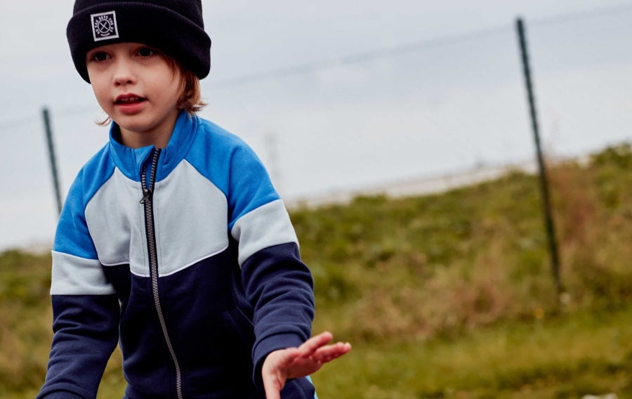 Guide : comment habiller votre enfant pour faire du sport ?