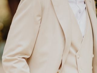 Le costume beige