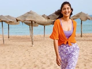 Comment porter et associer des couleurs vives ?