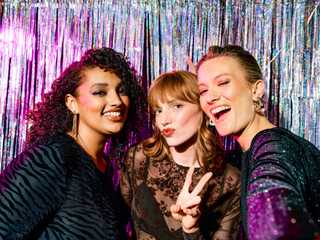 Accessoires indispensables pour un look de soirée