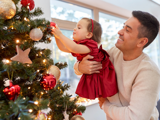 Comment préparer le premier Noël de bébé ?