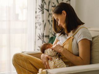 Quels vêtements choisir pour faciliter l’allaitement ?