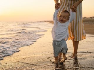 Premières vacances avec bébé : comment s’organiser ?